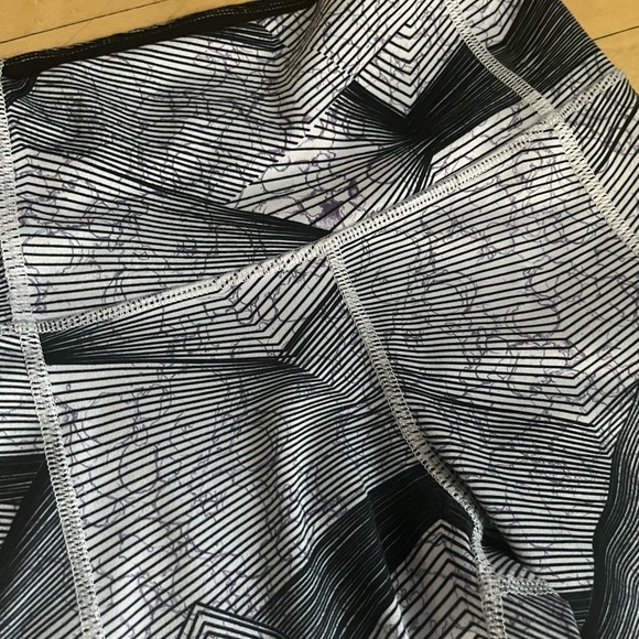 Under Armour Patterned Leggings - Picture 4 of 4